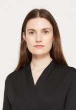 žene haljina od žerseja crno/bijela Anna Field 20N84130 - Slika 4